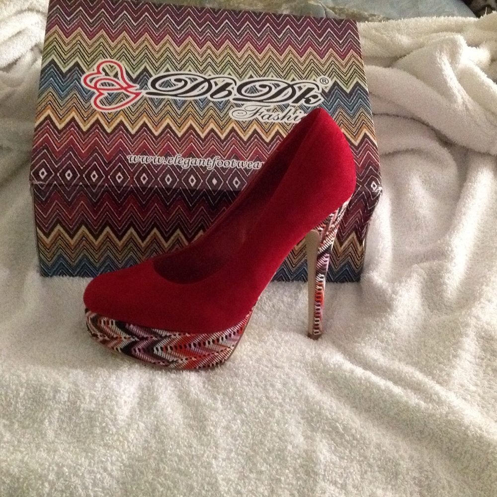 NWT RED PUMPS HEELS PLATFORMS 8.5